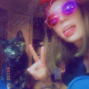 Meet your Posher, Hollie